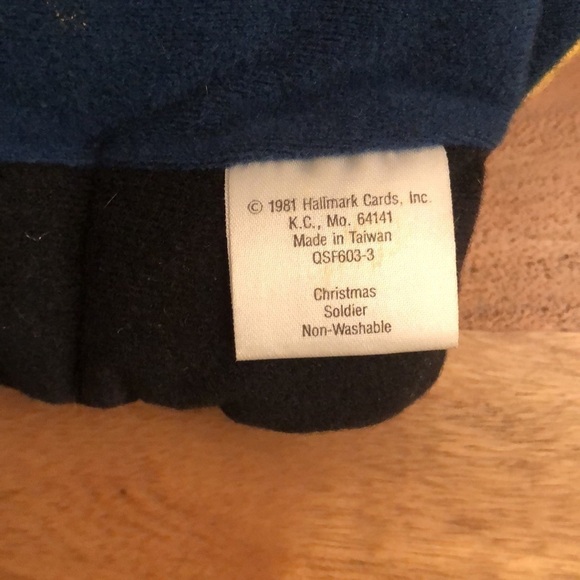 VINTAGE 1981 HALLMARK CHRISTMAS SOLDIER - Picture 7 of 9